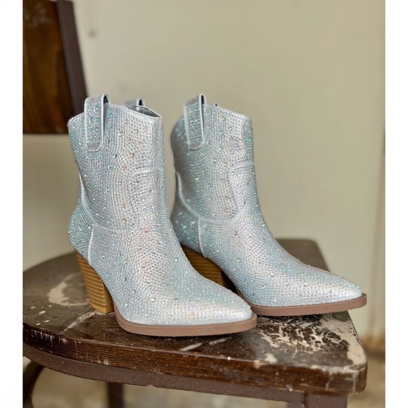 Tres Rivers Forever Booties NWT - Picture 4 of 8